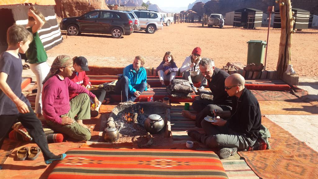 Rainbow Camp Hotel Wadi Rum Buitenkant foto