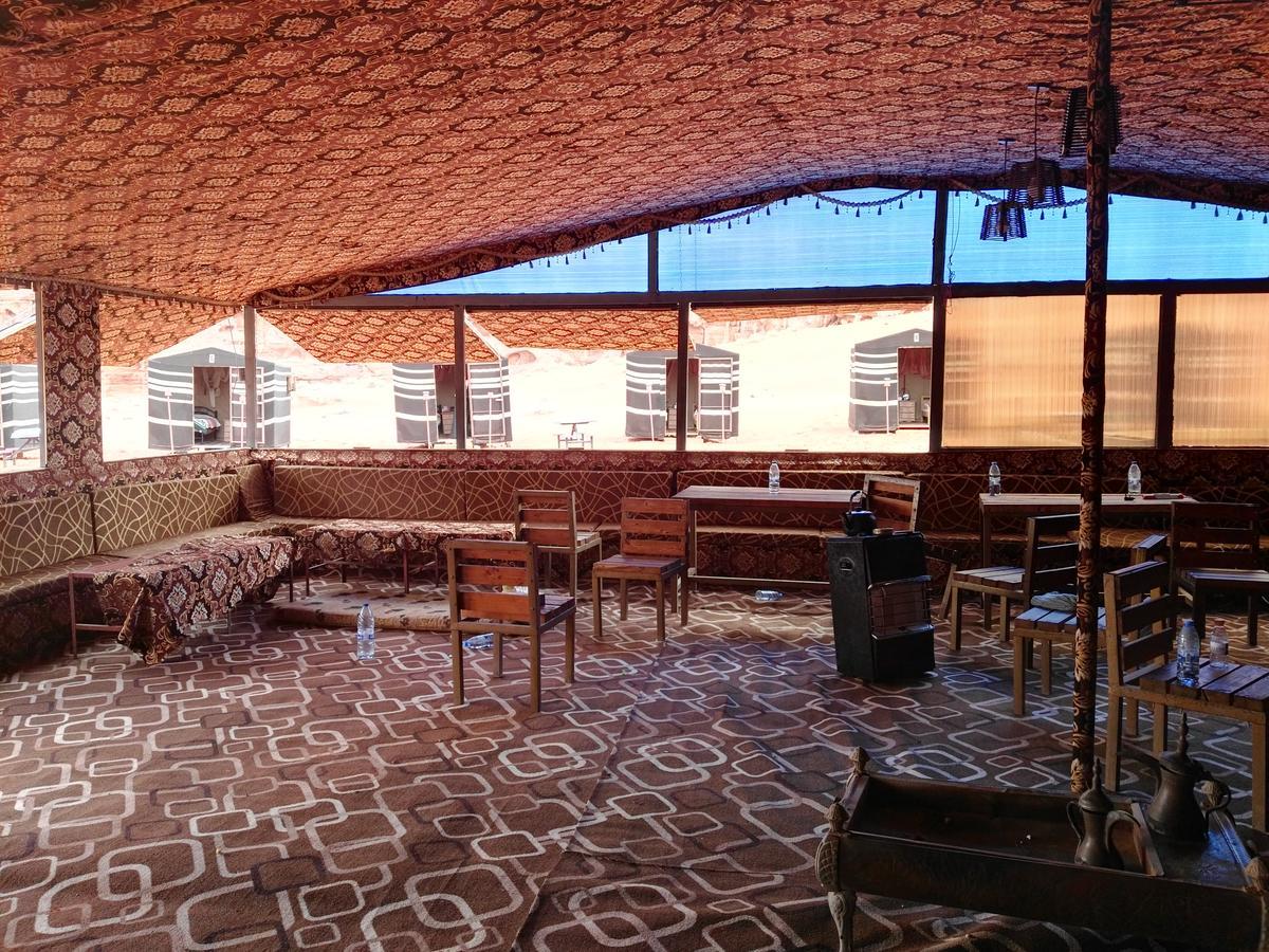 Rainbow Camp Hotel Wadi Rum Buitenkant foto