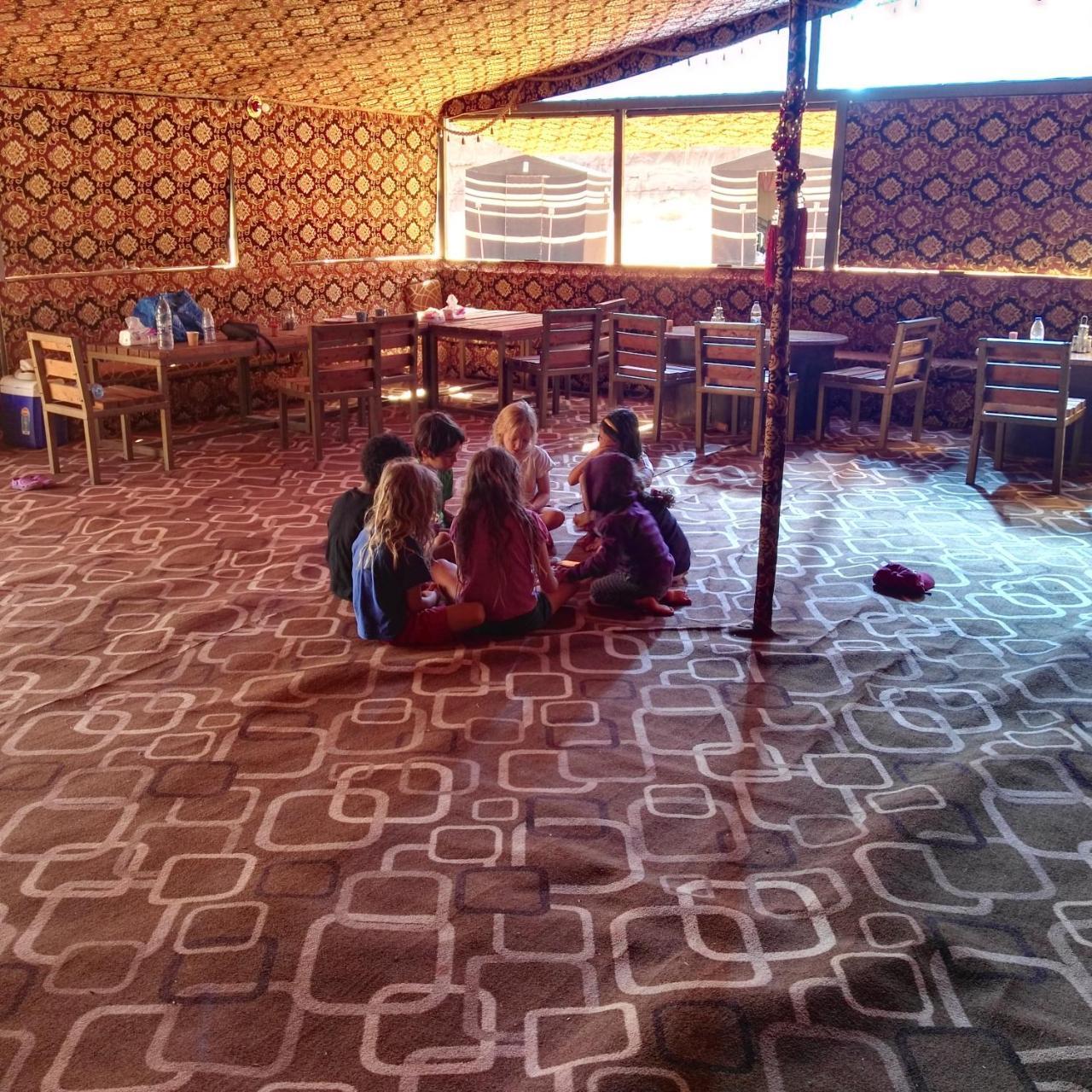 Rainbow Camp Hotel Wadi Rum Buitenkant foto