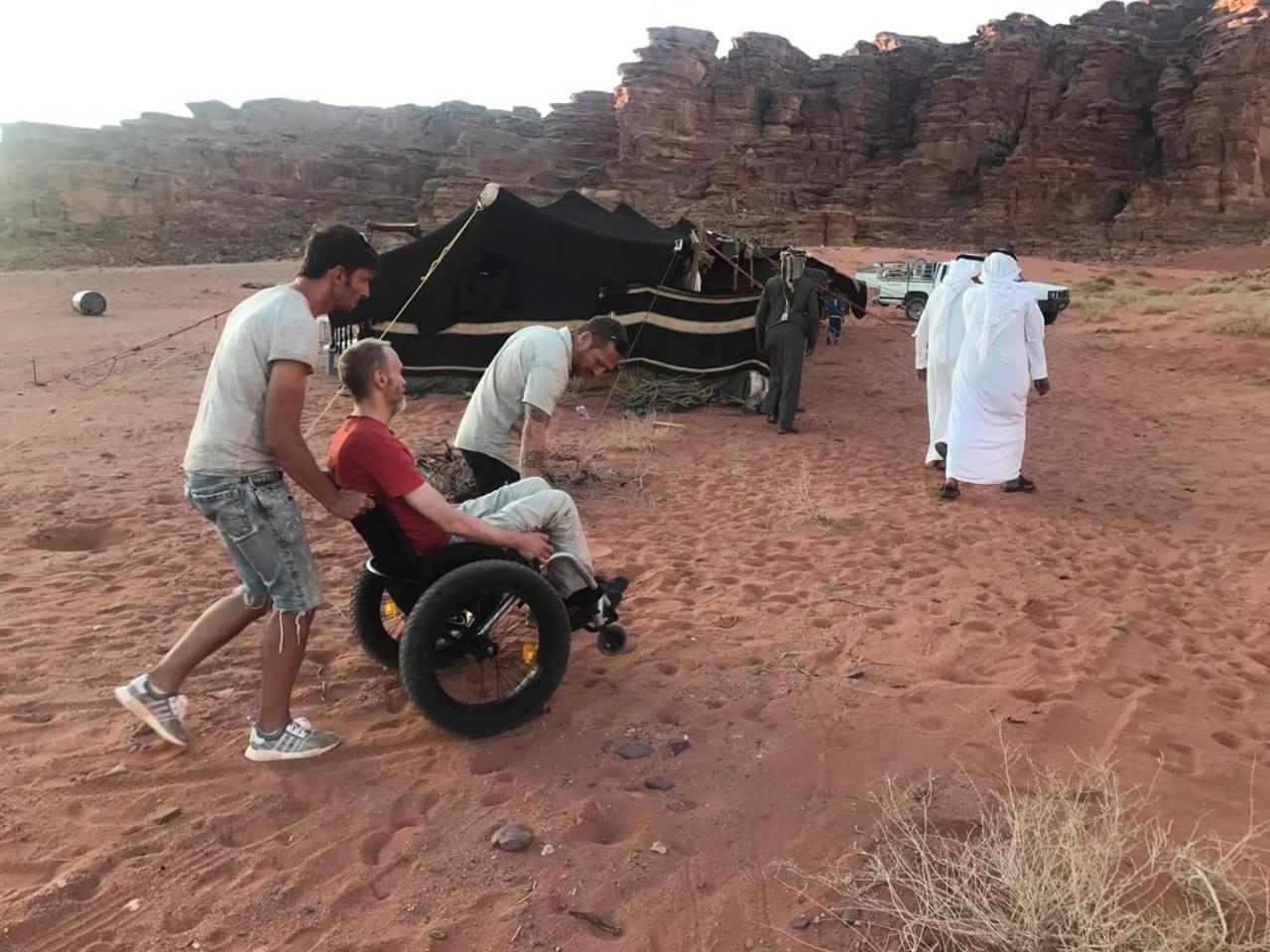 Rainbow Camp Hotel Wadi Rum Buitenkant foto