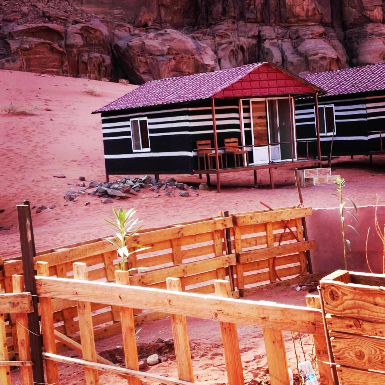 Rainbow Camp Hotel Wadi Rum Buitenkant foto