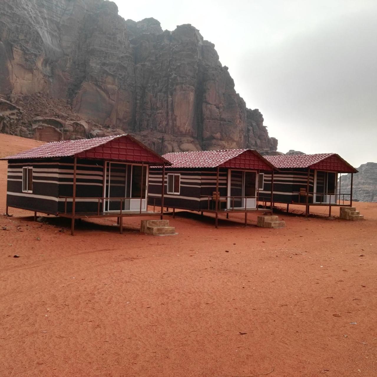 Rainbow Camp Hotel Wadi Rum Buitenkant foto