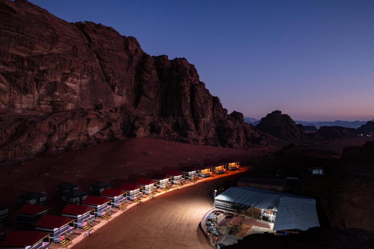 Rainbow Camp Hotel Wadi Rum Buitenkant foto