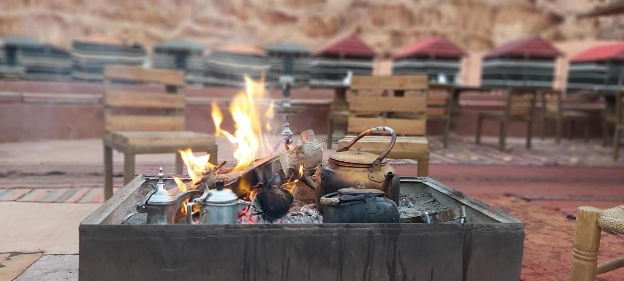 Rainbow Camp Hotel Wadi Rum Buitenkant foto