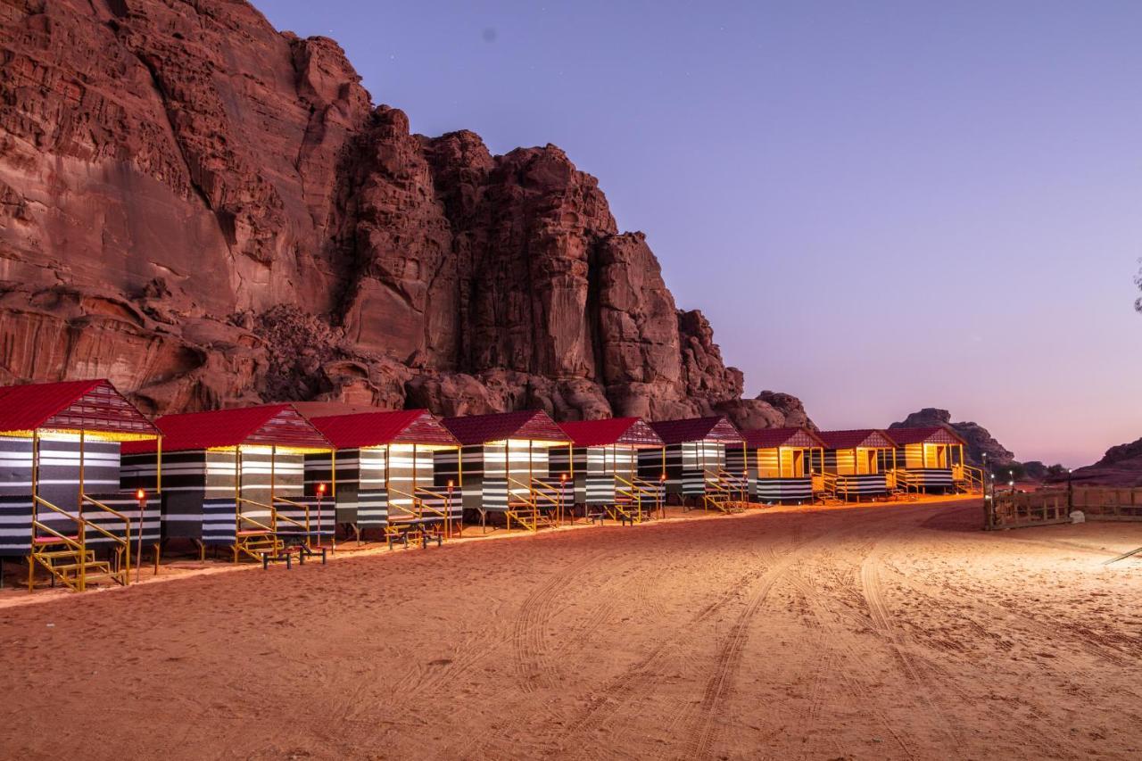 Rainbow Camp Hotel Wadi Rum Buitenkant foto
