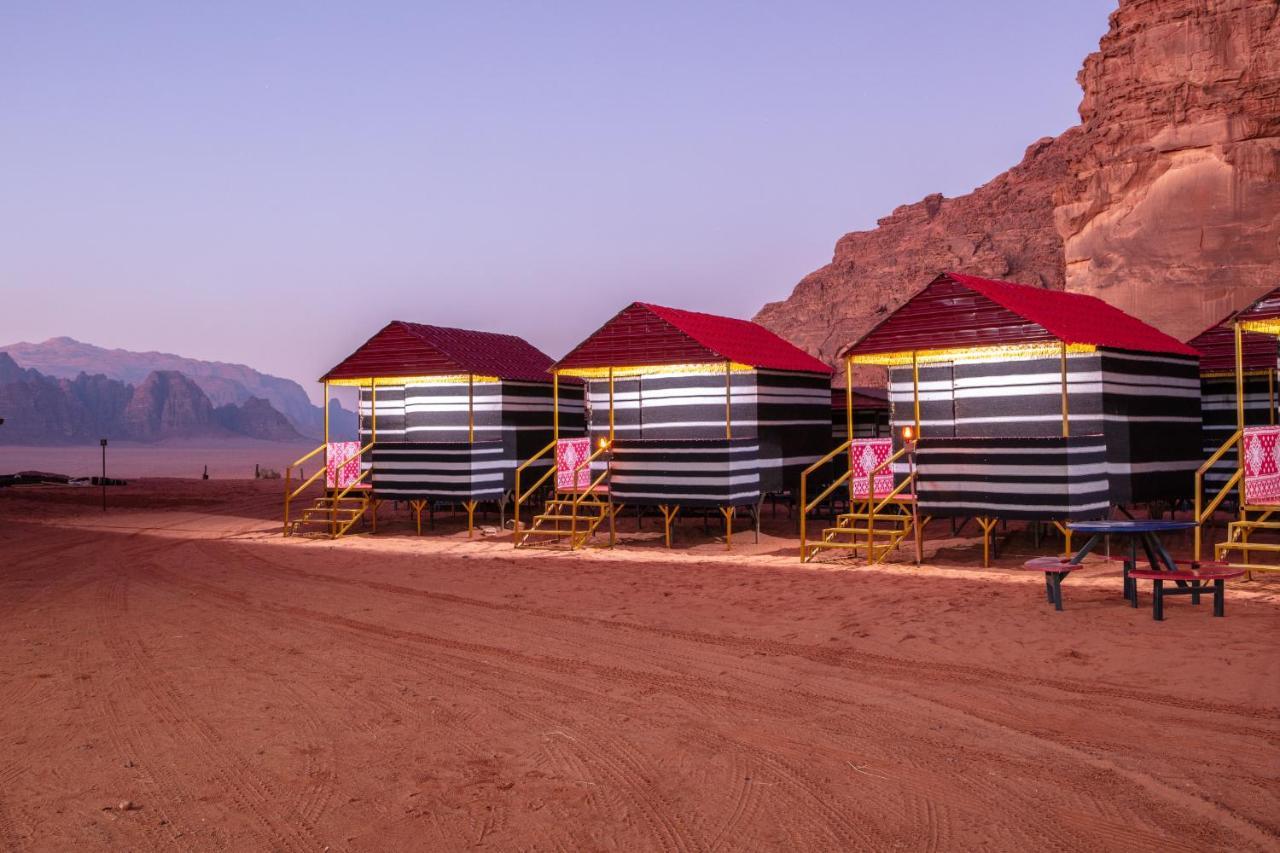 Rainbow Camp Hotel Wadi Rum Buitenkant foto